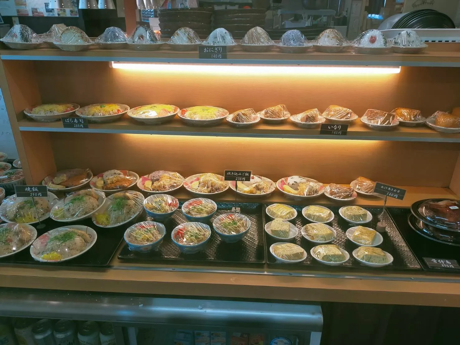 ランチメニューで堪能する愛媛県今治市風早町の郷土グルメと特産品ガイド